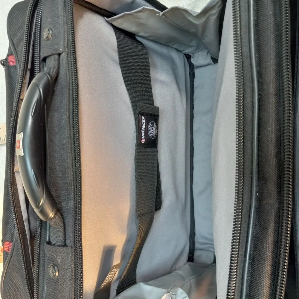 Wenger Swiss Gear Rolling Travel Carry On Laptop Briefcase Bag 17 X 14 Inch